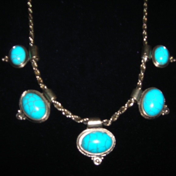 Necklace,turquoise ,18" long flat end to end - Picture 2 of 3